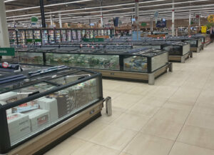Installation de meubles frigorifiques pour le rayon surgelés en grande surface Carrefour Mundolsheim