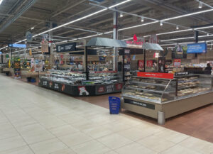 Espace traiteur et restauration en grande surface avec stand wok street, aménagement commercial Carrefour
