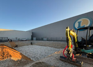 Bassin d’infiltration en cours de réalisation pour gestion des eaux pluviales Dromedis