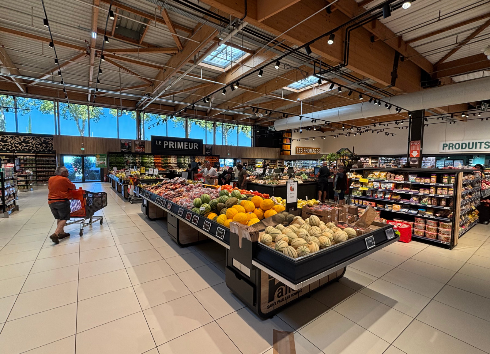 Création d’un espace fruits et légumes en libre-service dans le magasin E.Leclerc Saint-Paul-lès-Romans