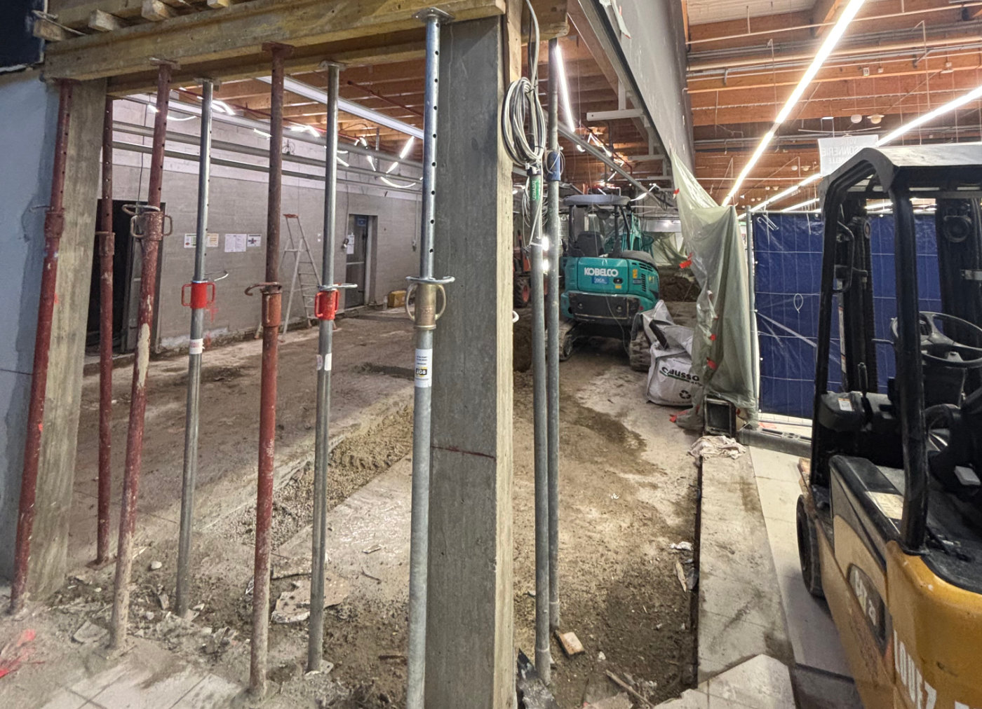 Travaux de reprise en sous-œuvre avec étaiement et terrassement intérieur en grande surface