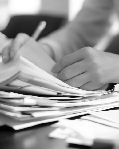 Constitution de dossiers de conformité ERP, gestion des documents réglementaires et administratifs.