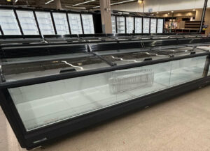 Îlot réfrigéré traiteur rénové dans le magasin Cora Amphion avec nouveaux équipements frigorifiques